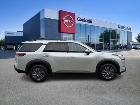Certified 2024 Nissan Pathfinder SV w/ Black Appearance Package AWD/4WD image 7