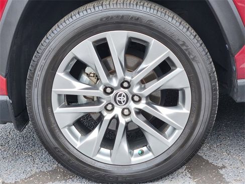 Used 2024 Toyota RAV4 XLE Premium image 8