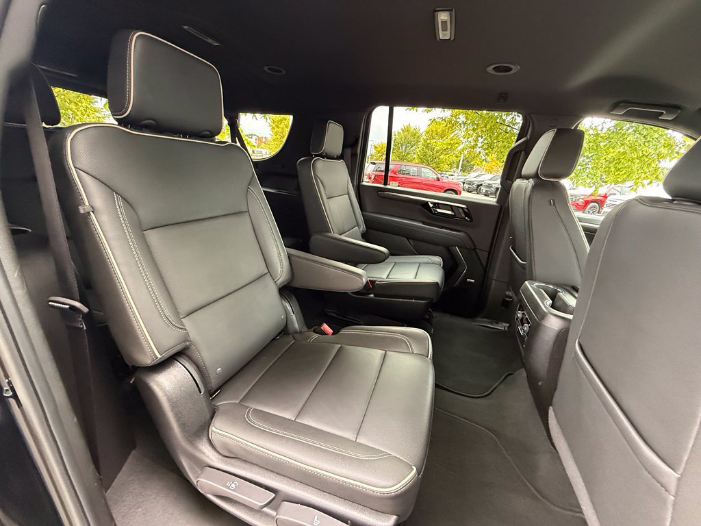 Used 2026 Chevrolet Suburban Premier AWD/4WD image 30