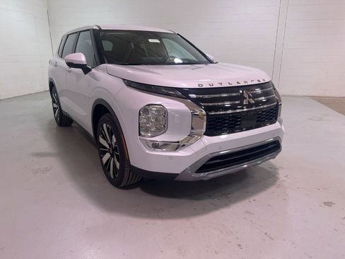 New 2025 Mitsubishi Outlander SE image 1