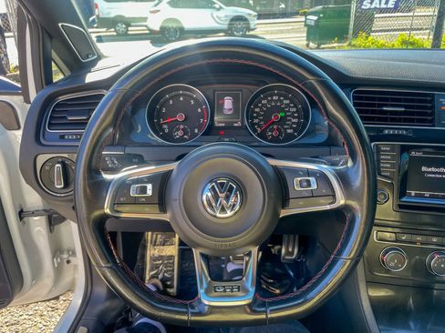 Used 2015 Volkswagen GTI SE image 15