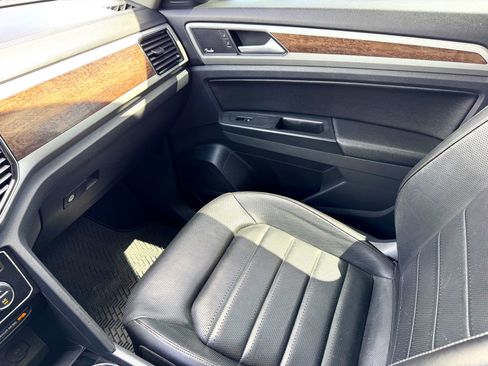 Used 2018 Volkswagen Atlas SEL Premium image 31