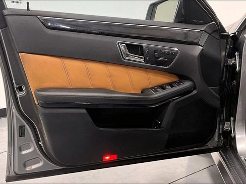 Used 2010 Mercedes-Benz E 350 Sedan image 18