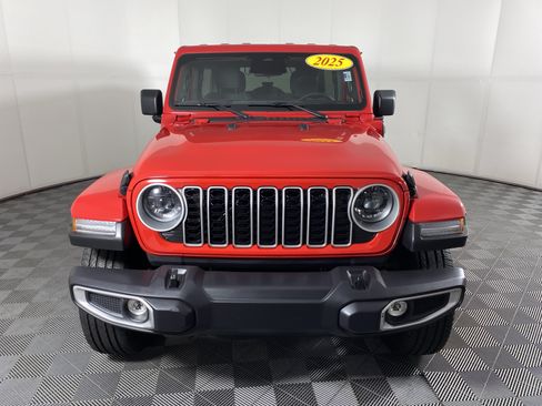 Used 2025 Jeep Wrangler Unlimited Sahara AWD/4WD image 11