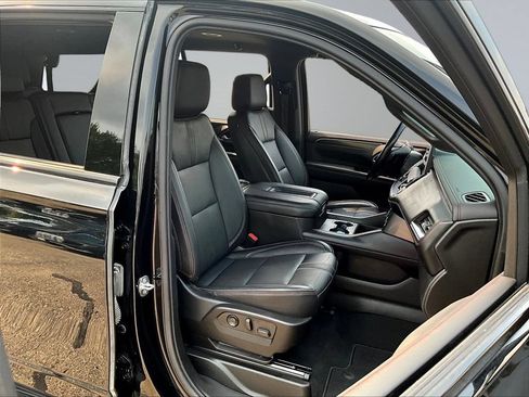 Used 2021 Chevrolet Tahoe RST AWD/4WD image 31