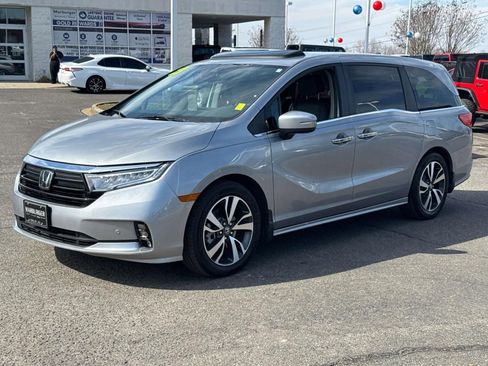 Used 2023 Honda Odyssey Touring image 3