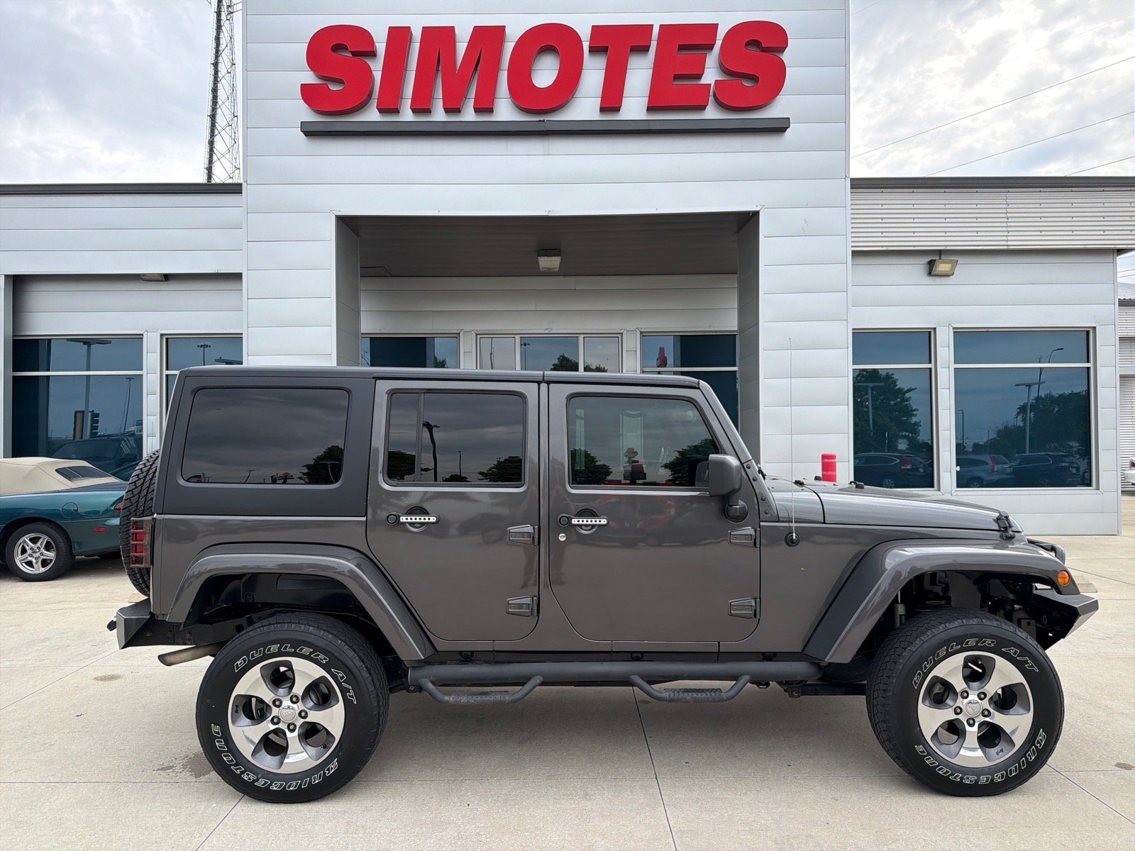Used 2017 Jeep Wrangler Unlimited Sahara w/ Connectivity Group AWD/4WD image 1