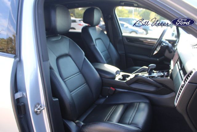 Used 2019 Porsche Cayenne AWD/4WD image 12