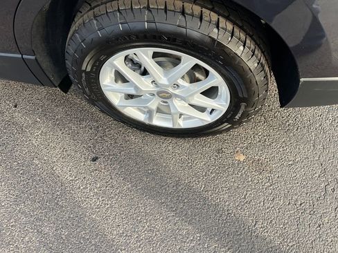 Used 2022 Chevrolet Equinox LS w/ LS Convenience Package image 32