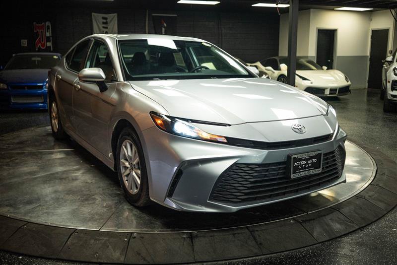 Used 2025 Toyota Camry LE FWD image 5