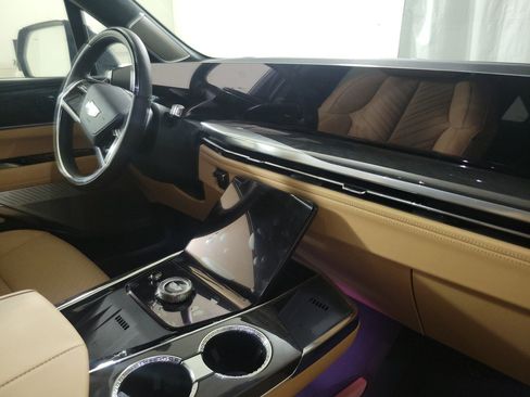 New 2025 Cadillac Escalade IQ Sport 2 w/ LPO, ONYX Package image 21