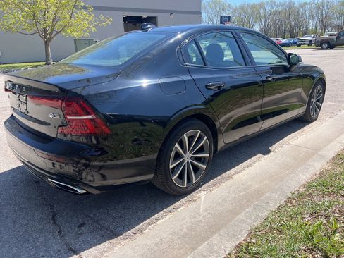 Used 2022 Volvo S60 B5 Momentum image 5