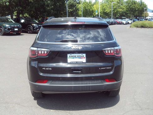 Used 2017 Jeep Compass Limited w/ Navigation Group AWD/4WD image 4