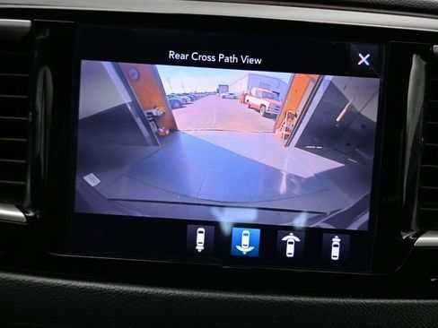 Used 2020 Chrysler Pacifica Touring-L image 19