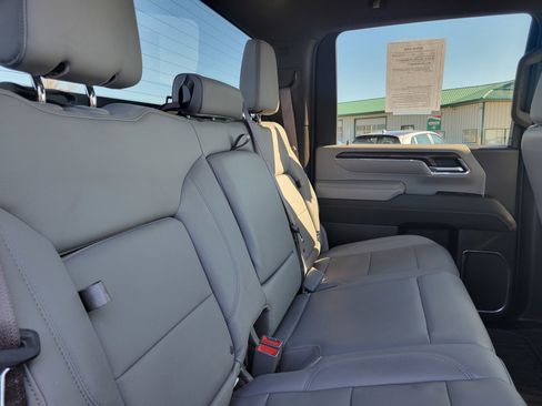 Used 2024 GMC Sierra 2500 SLT w/ SLT Convenience Package image 18