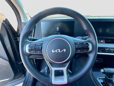 Used 2023 Kia Sportage LX image 11