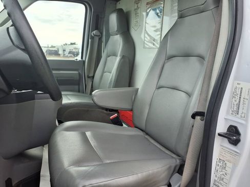 Certified 2022 Ford E-350 and Econoline 350 Super Duty RWD image 3