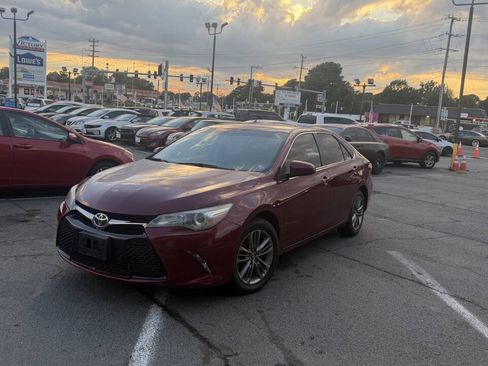 Used 2017 Toyota Camry SE FWD image 1