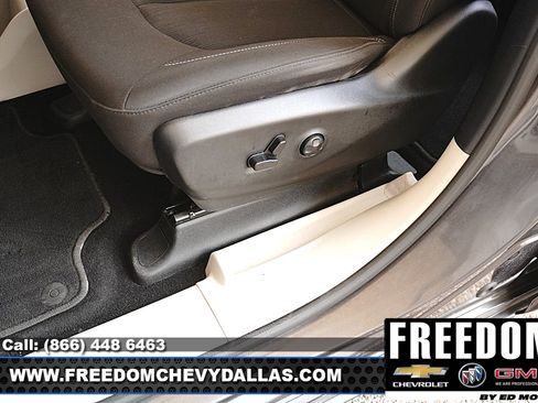 Used 2023 Chrysler Voyager LX FWD image 35