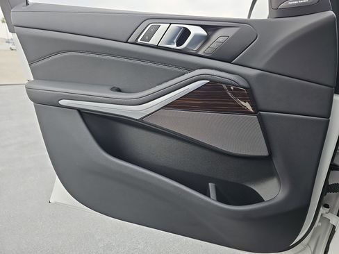 Used 2025 BMW X5 sDrive40i w/ Premium Package image 27