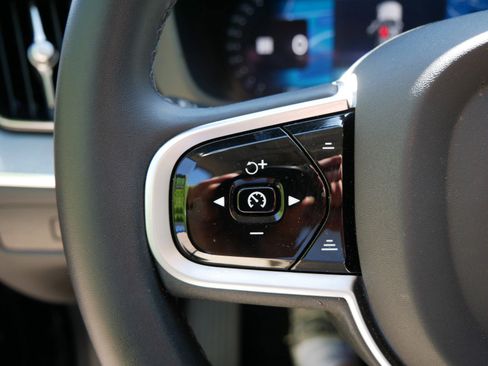 Certified 2025 Volvo XC60 B5 Plus w/ Climate Package AWD/4WD image 25
