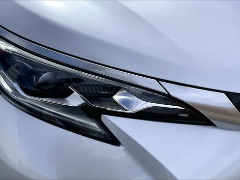 Used 2024 Toyota Sienna Platinum image 24