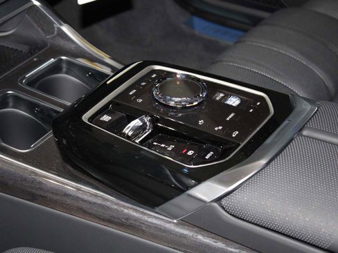 Used 2026 BMW 750e xDrive image 13