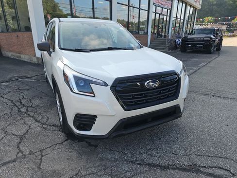 Used 2023 Subaru Forester image 3