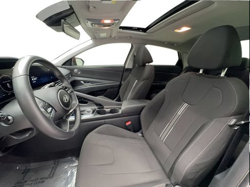 Used 2025 Hyundai Elantra SEL FWD image 19