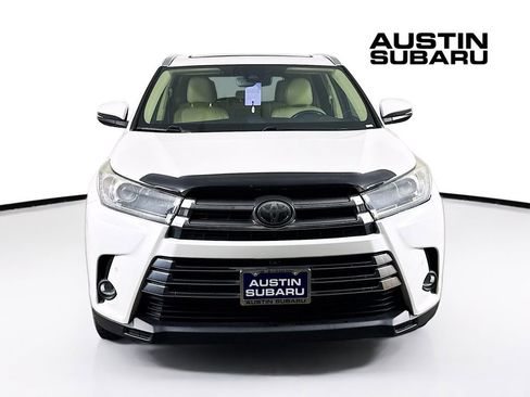 Used 2019 Toyota Highlander Limited Platinum image 2