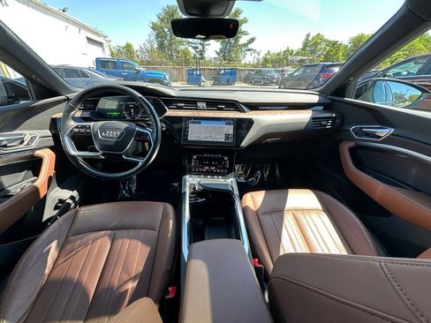Used 2022 Audi e-tron Premium Plus w/ Premium Plus Package image 23