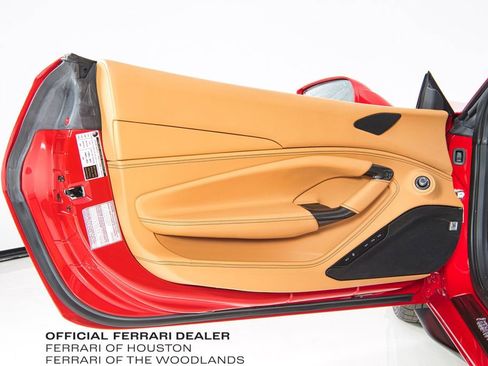 Used 2021 Ferrari F8 Tributo RWD image 21
