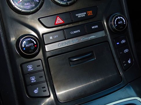 Used 2013 Hyundai Genesis 3.8 image 23