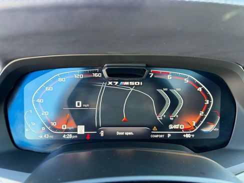 Used 2021 BMW X7 M50i w/ Dynamic Handling Package AWD/4WD image 31