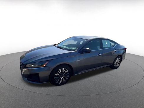 Used 2025 Nissan Altima 2.5 SV image 8