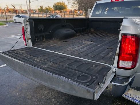 Used 2018 RAM 3500 Tradesman w/ Chrome Appearance Group image 17
