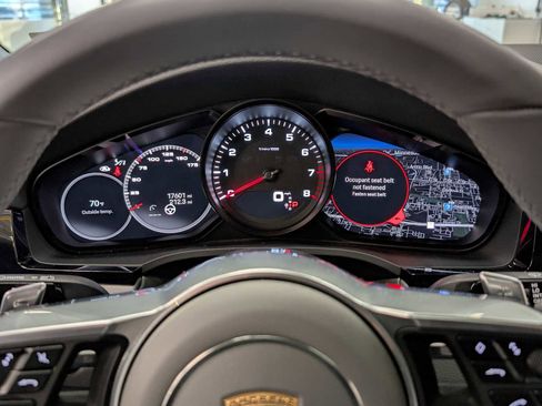 Used 2023 Porsche Cayenne Coupe image 27