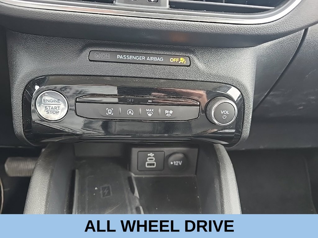 Used 2025 Ford Escape Platinum AWD/4WD image 22