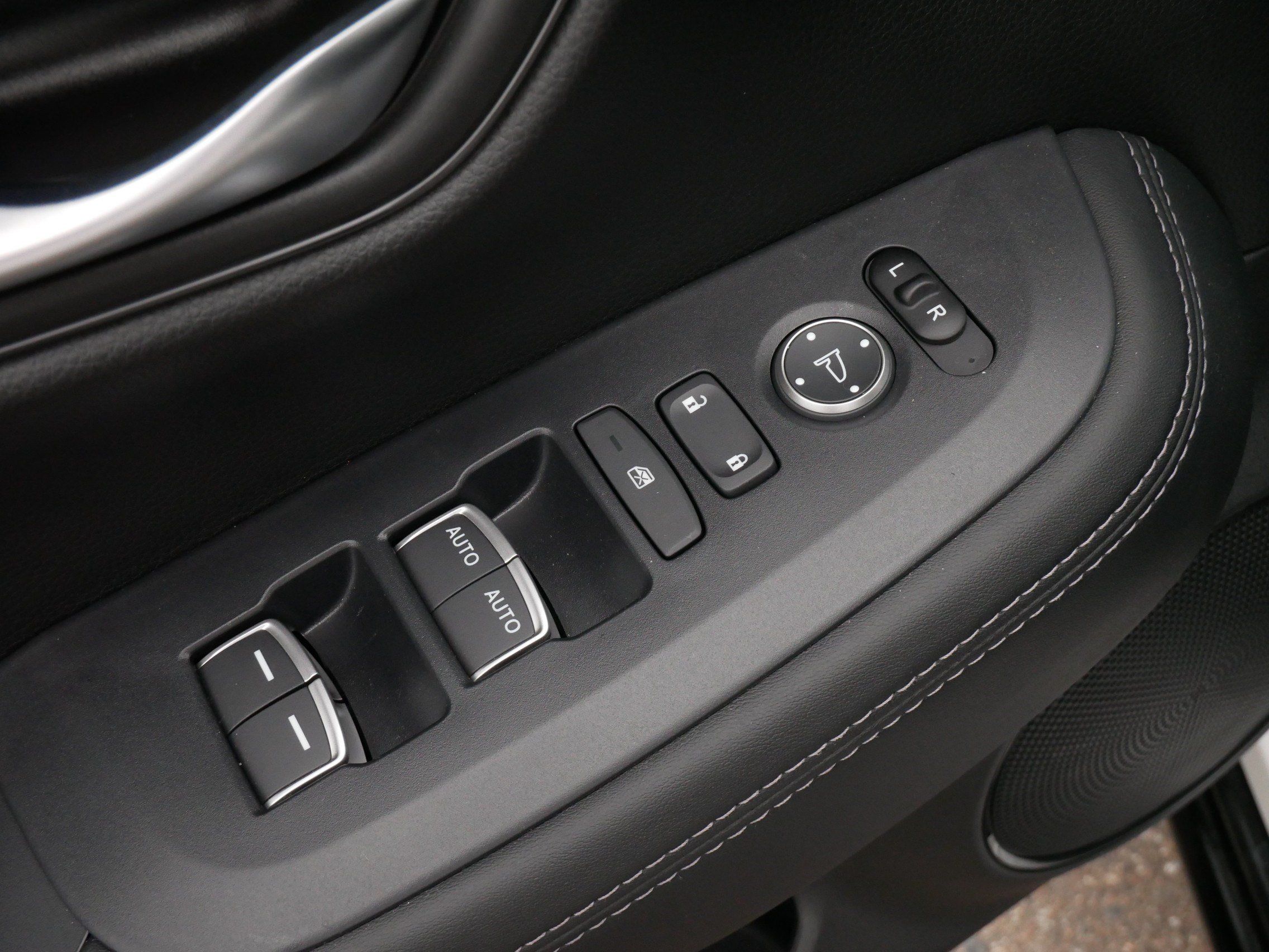 Used 2027 Honda HR-V EX-L image 19