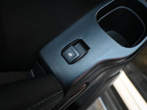 Used 2018 GMC Yukon SLE image 38