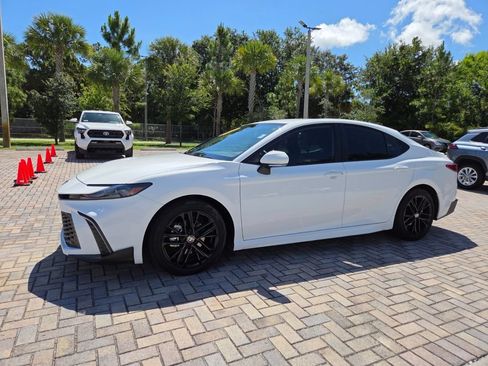 Certified 2026 Toyota Camry SE w/ Convenience Package FWD image 3