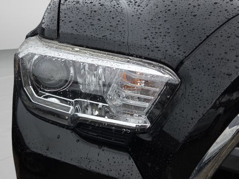 Used 2016 Toyota Tacoma Limited image 23