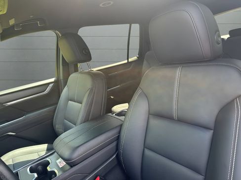 Used 2026 GMC Acadia Elevation w/ Elevation Premium Package FWD image 21