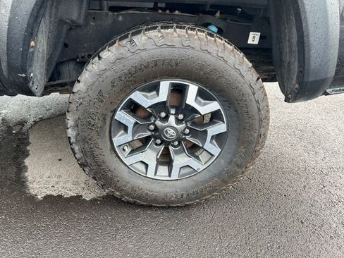 Used 2020 Toyota Tacoma TRD Off-Road image 23