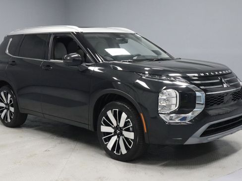 New 2025 Mitsubishi Outlander AWD image 2