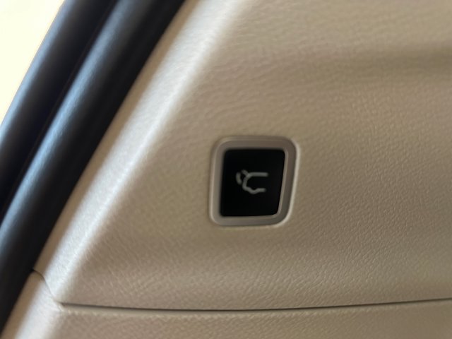 Used 2024 Chrysler Pacifica Limited AWD/4WD image 21