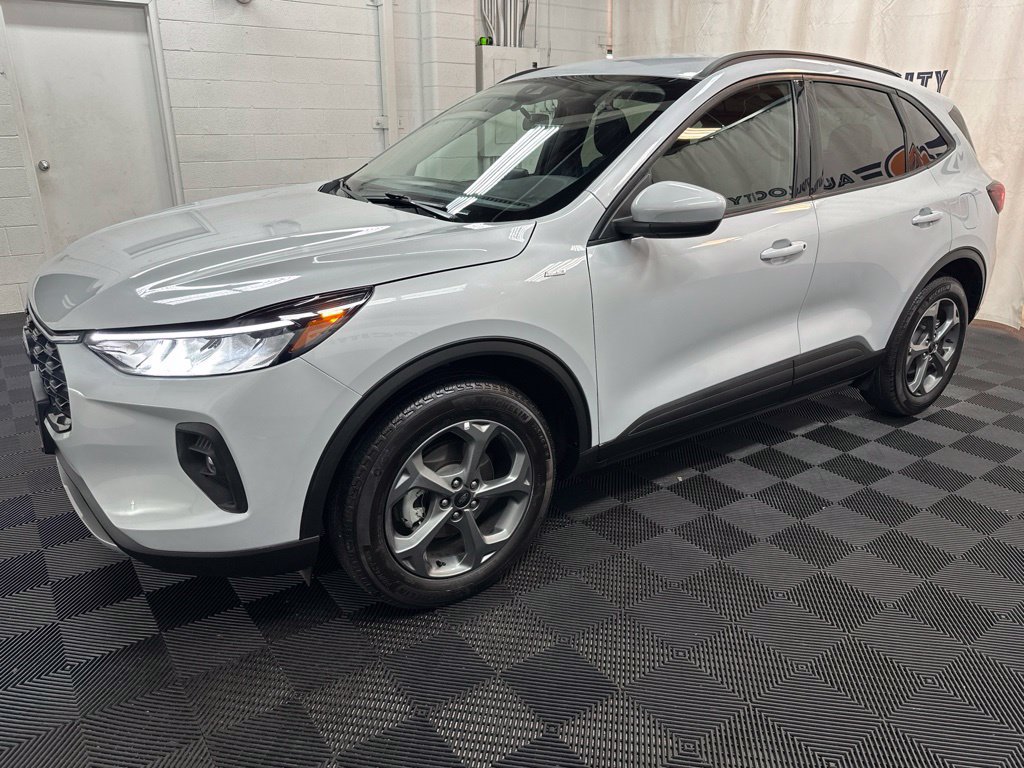 Used 2025 Ford Escape ST-Line Select AWD/4WD image 5