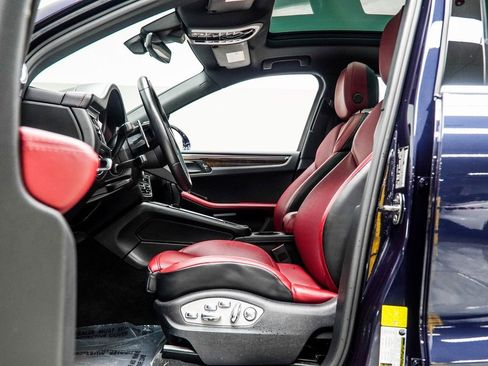 Used 2022 Porsche Macan S w/ Premium Package Plus image 46