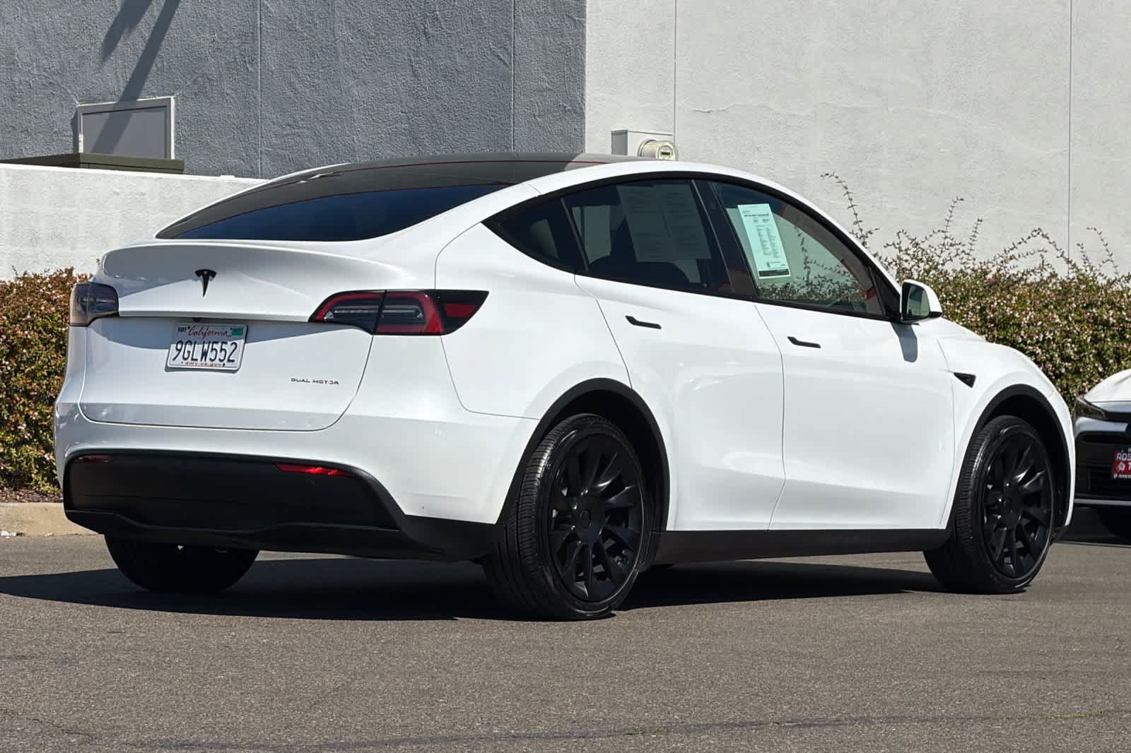 Used 2023 Tesla Model Y AWD image 2
