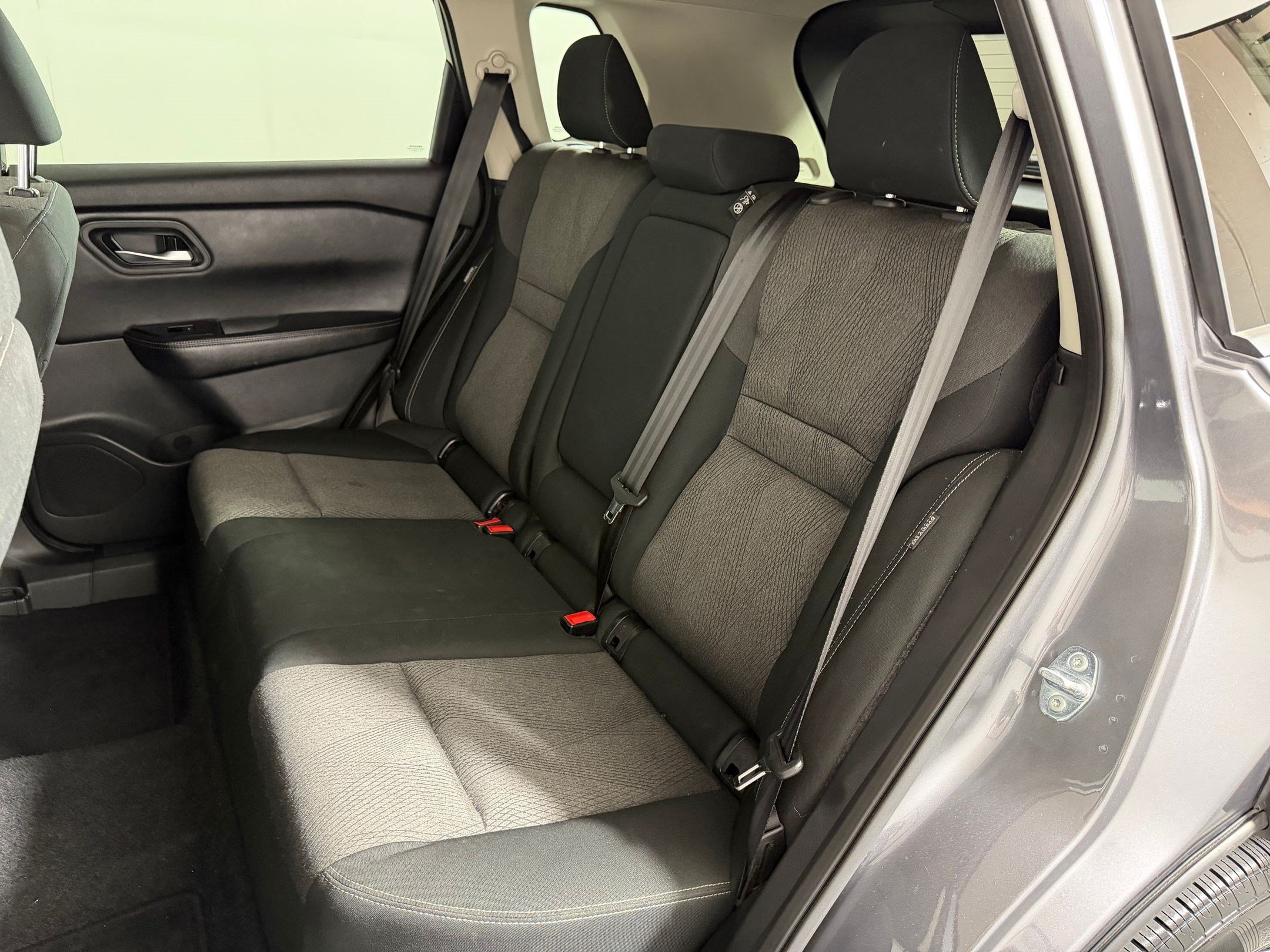 Used 2025 Nissan Rogue SV FWD image 17